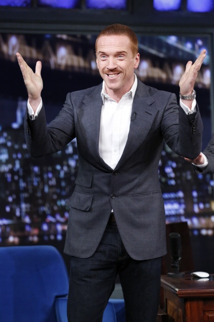 jimmyfallon-14nov2013-04-hq.jpg