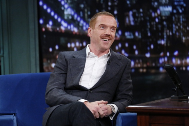 jimmyfallon-14nov2013-05-hq.jpg
