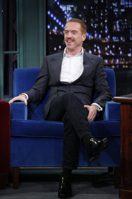 jimmyfallon-14nov2013-08-hq.jpg