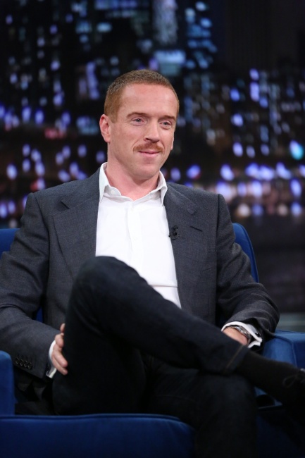jimmyfallon-14nov2013-18-hq.jpg