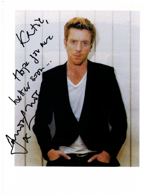 DL autograph that Milou got for Kathie.  Here's a [url=http://www.donkey-ears.net/damian/dlg/displayimage.php?album=362&pos=21"]pic[/url] of Damian signing it! Scan by Kathie.
