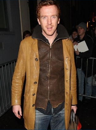 2009-12-08-leavingthecomedytheatre-01-425