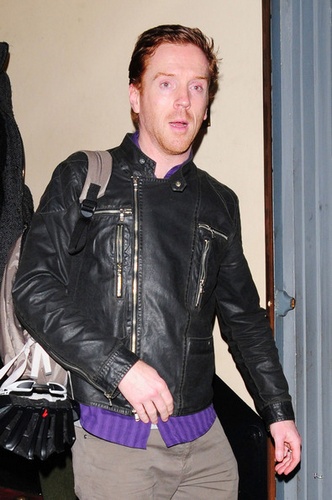 2010-02-04-leavingtheatre-02-re