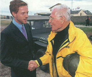 Damian Lewis with Major Richard Winters in June 2001