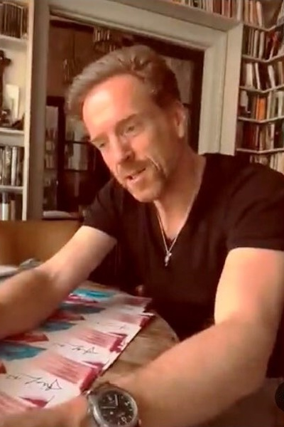 Autographing Mission Creep